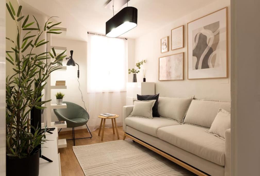 Elegant Flat In The City Centre With Two Suite بيرودجا المظهر الخارجي الصورة