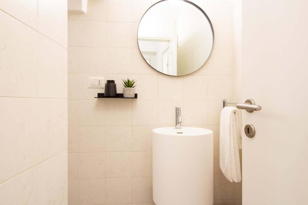 Elegant Flat In The City Centre With Two Suite بيرودجا المظهر الخارجي الصورة